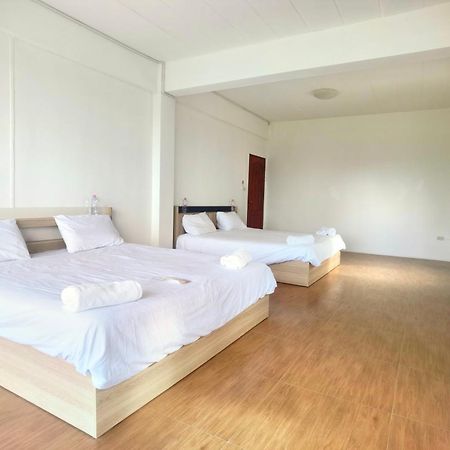 115 Townhouse Hotel Ban Khlong Krang Bagian luar foto
