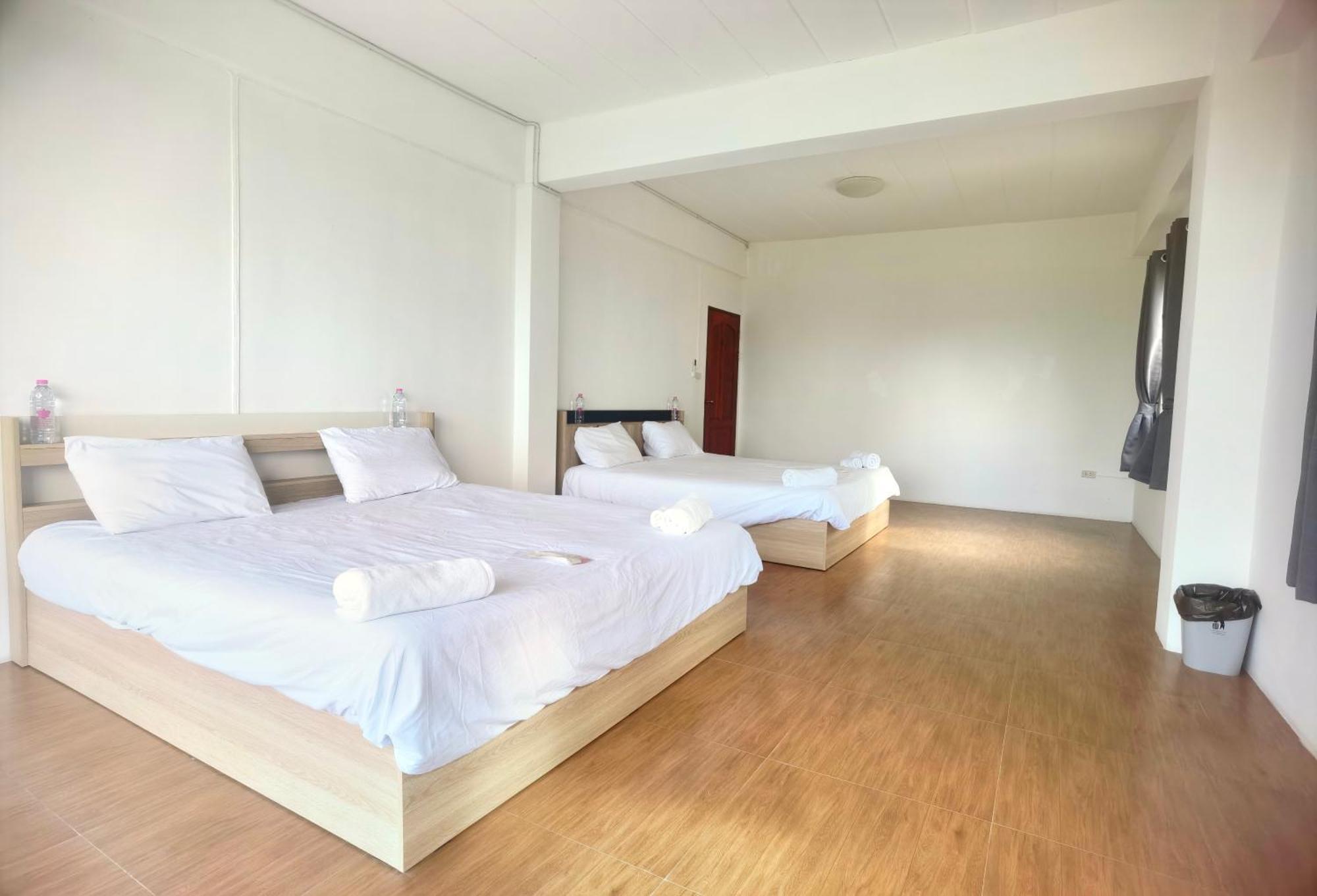 115 Townhouse Hotel Ban Khlong Krang Bagian luar foto
