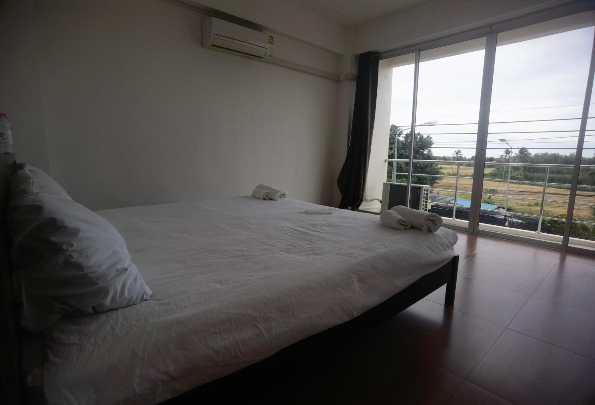115 Townhouse Hotel Ban Khlong Krang Bagian luar foto