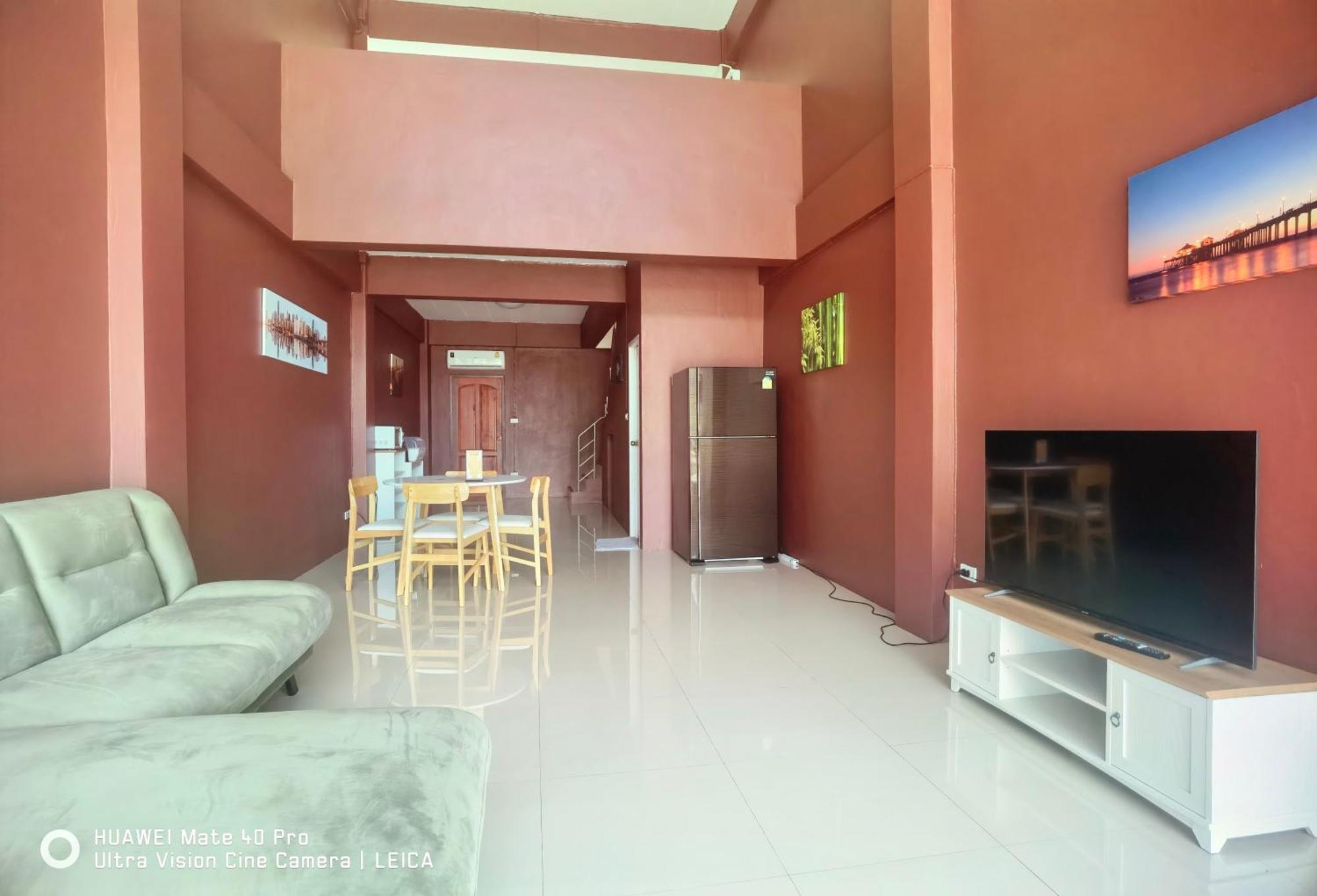 115 Townhouse Hotel Ban Khlong Krang Bagian luar foto