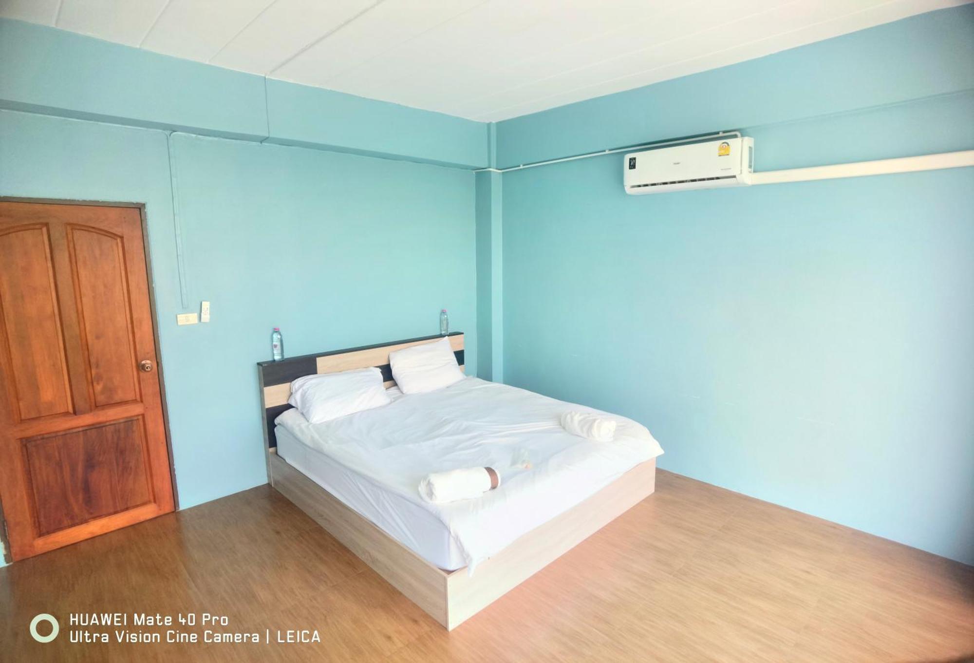 115 Townhouse Hotel Ban Khlong Krang Bagian luar foto