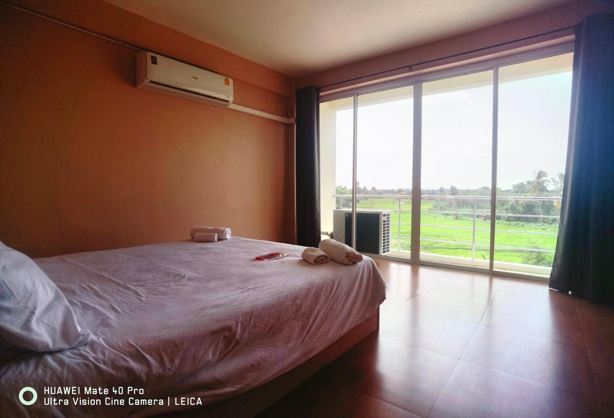 115 Townhouse Hotel Ban Khlong Krang Bagian luar foto