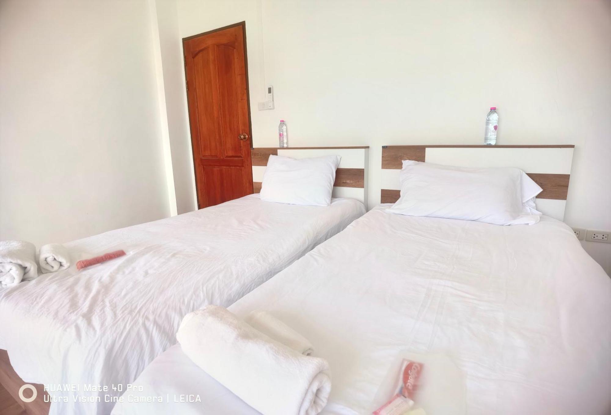 115 Townhouse Hotel Ban Khlong Krang Bagian luar foto
