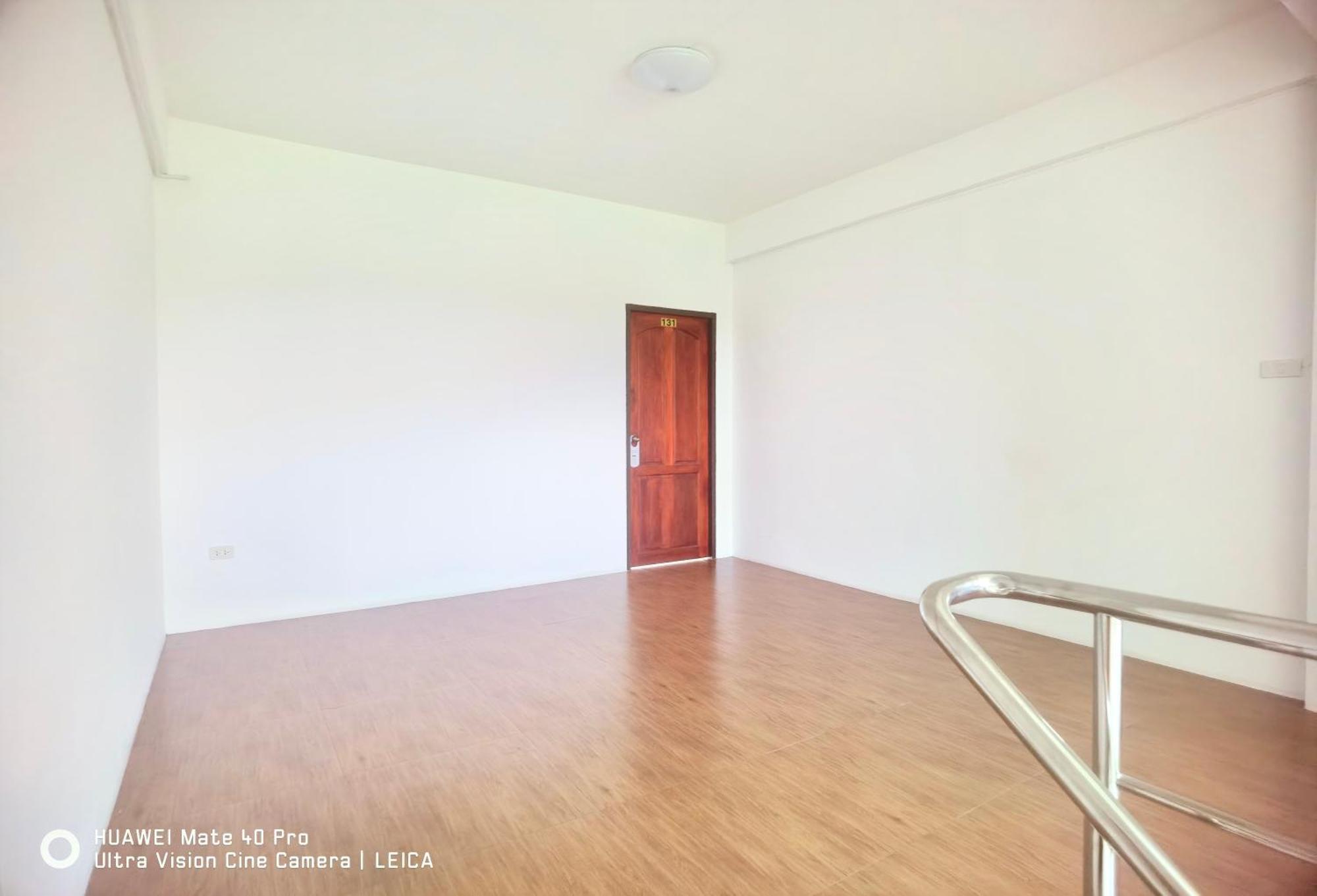 115 Townhouse Hotel Ban Khlong Krang Bagian luar foto