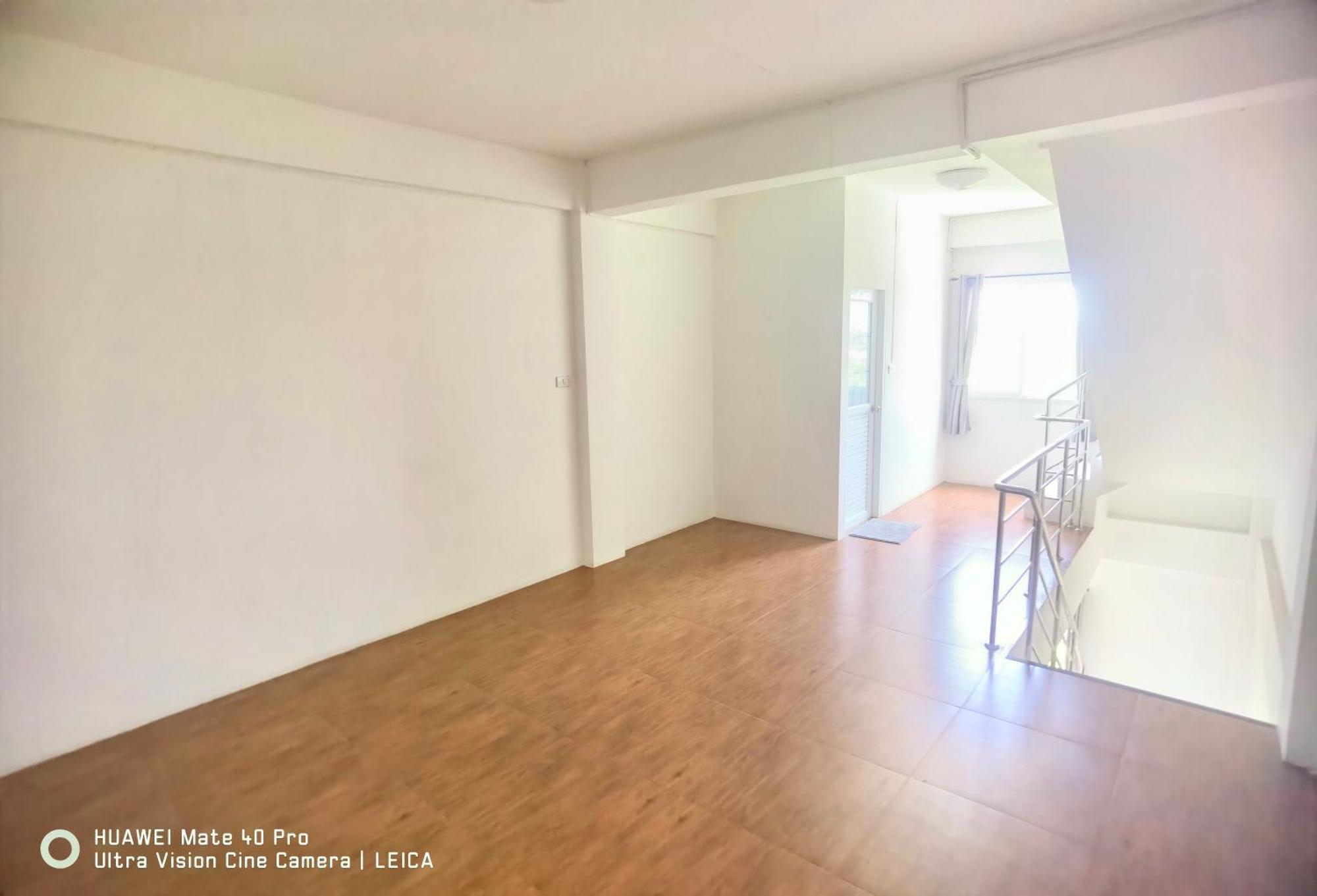 115 Townhouse Hotel Ban Khlong Krang Bagian luar foto