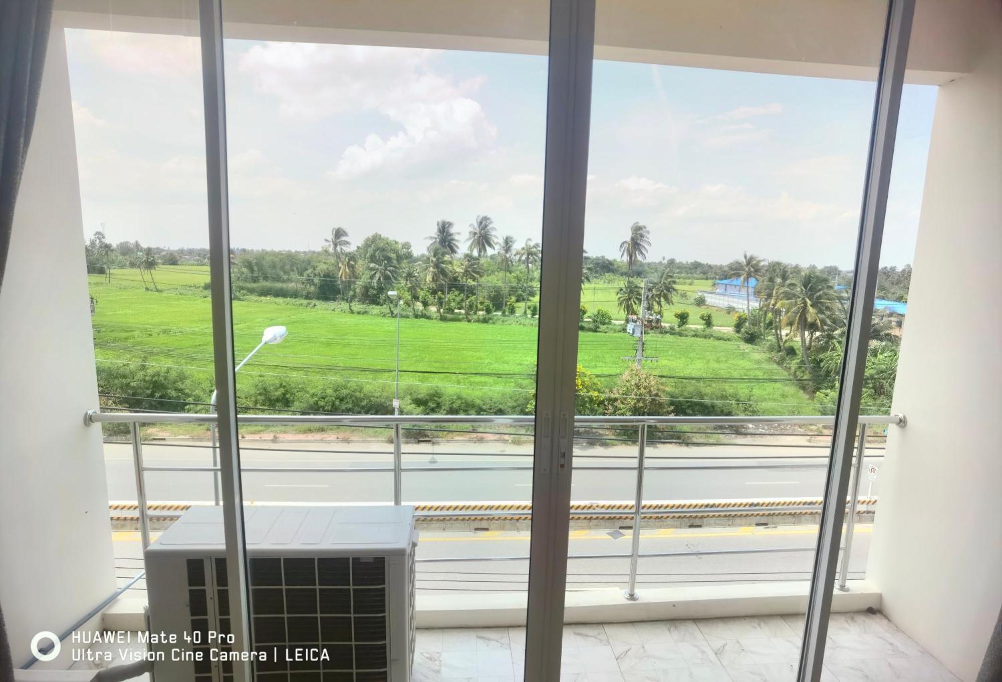 115 Townhouse Hotel Ban Khlong Krang Bagian luar foto