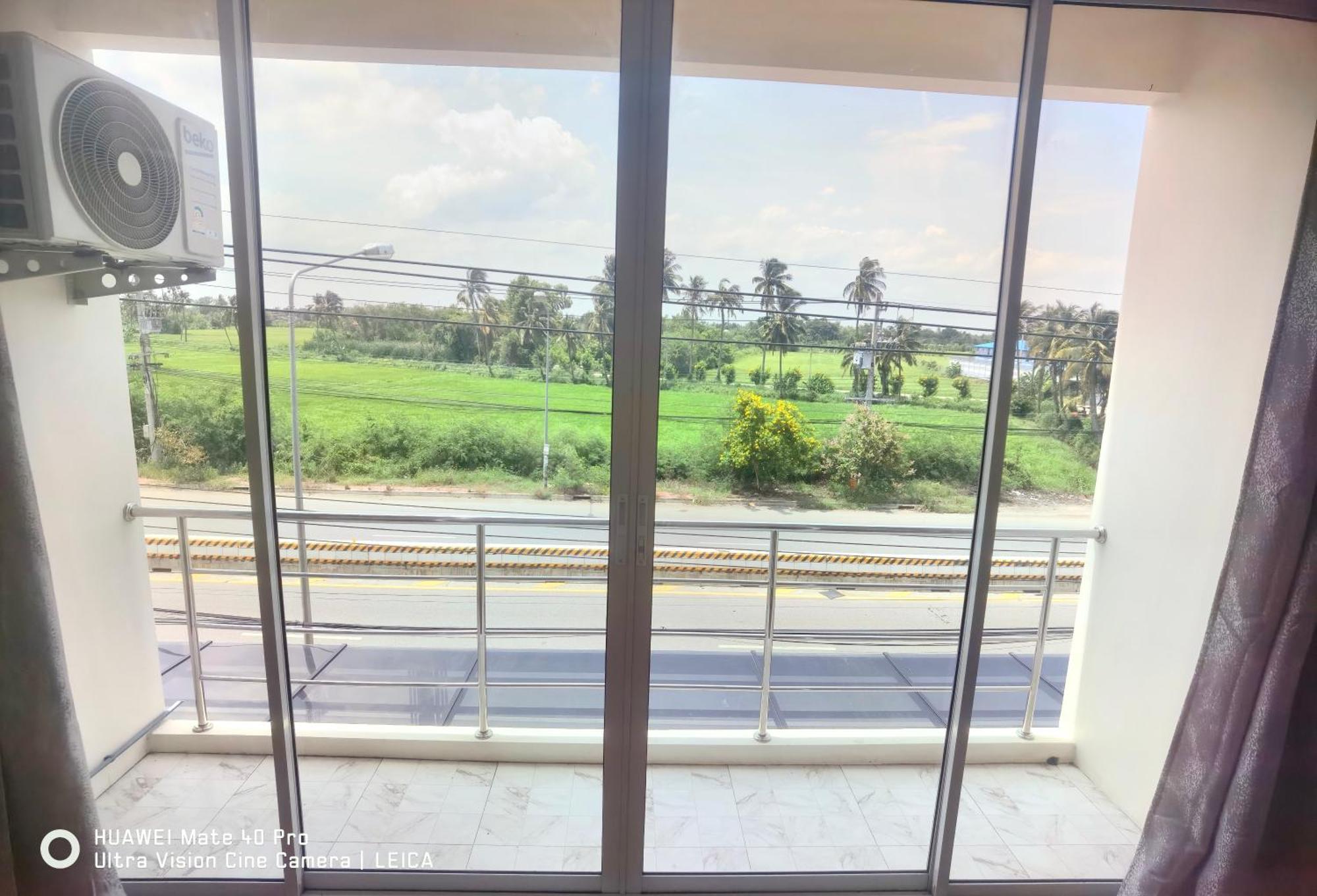 115 Townhouse Hotel Ban Khlong Krang Bagian luar foto