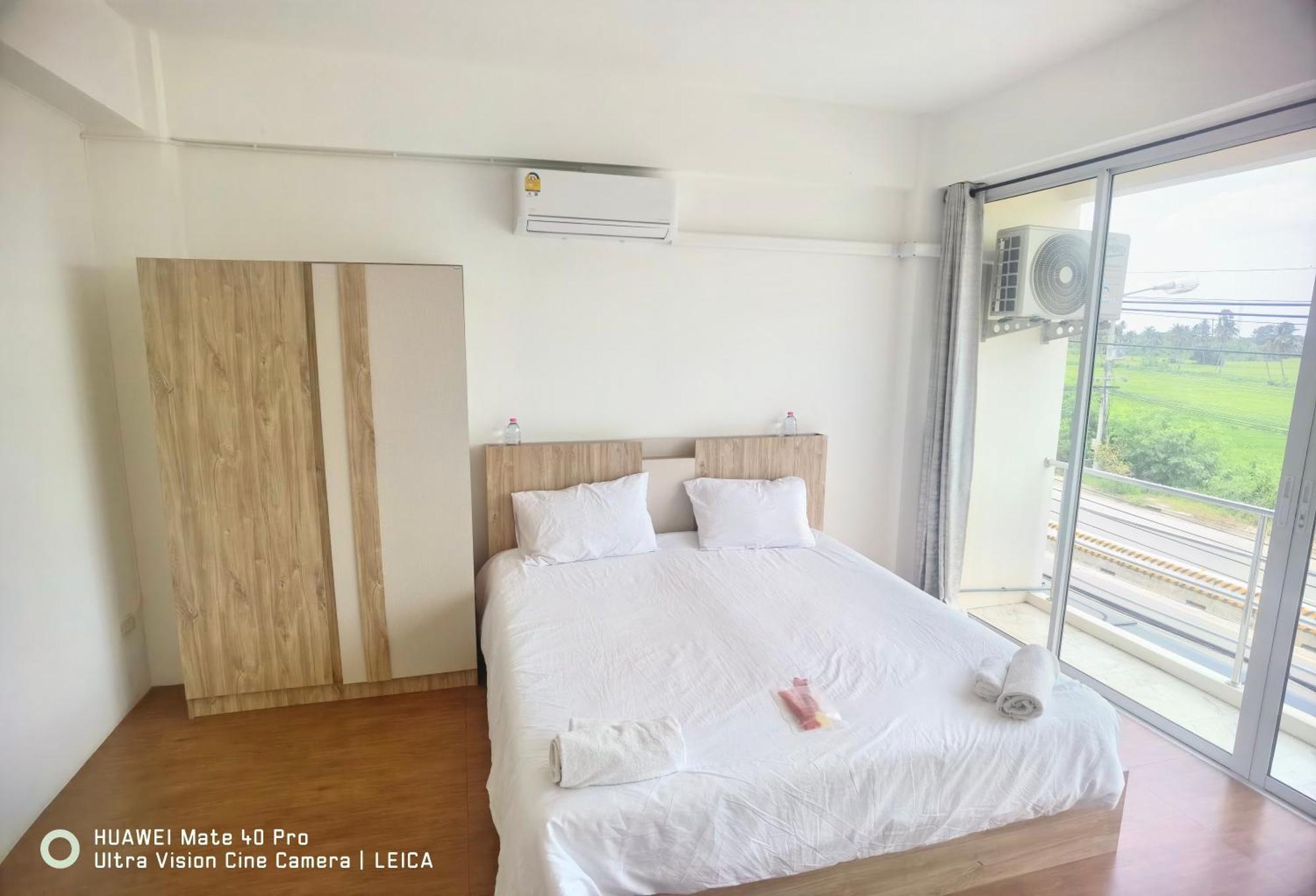 115 Townhouse Hotel Ban Khlong Krang Bagian luar foto