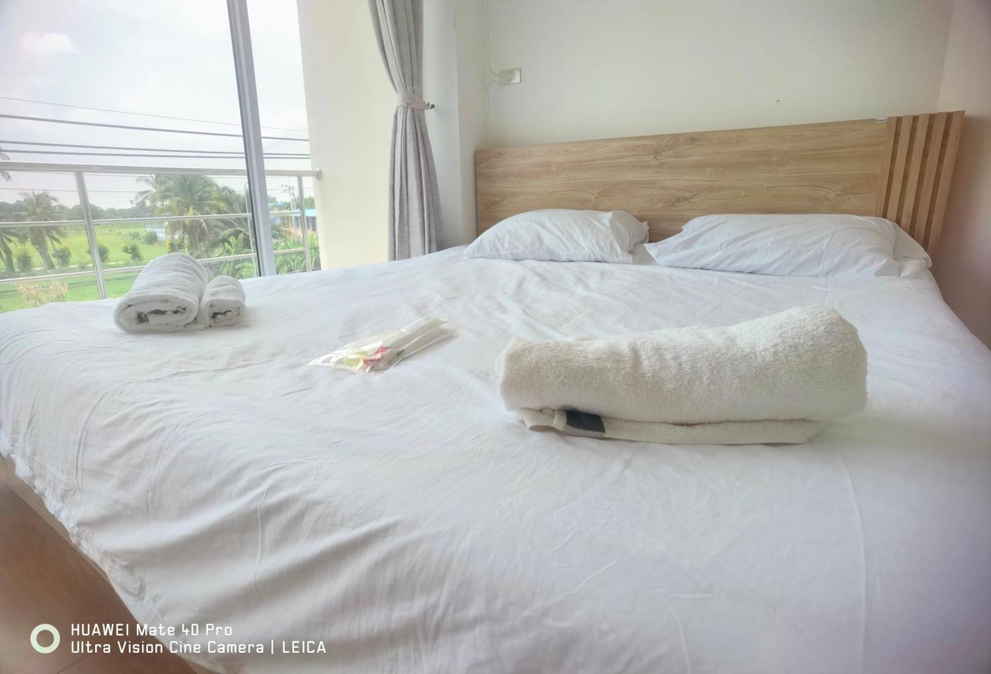 115 Townhouse Hotel Ban Khlong Krang Bagian luar foto