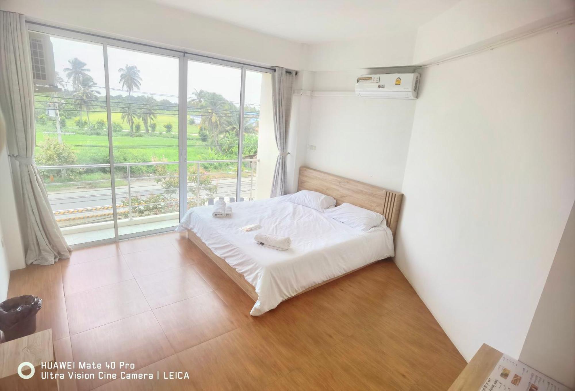115 Townhouse Hotel Ban Khlong Krang Bagian luar foto