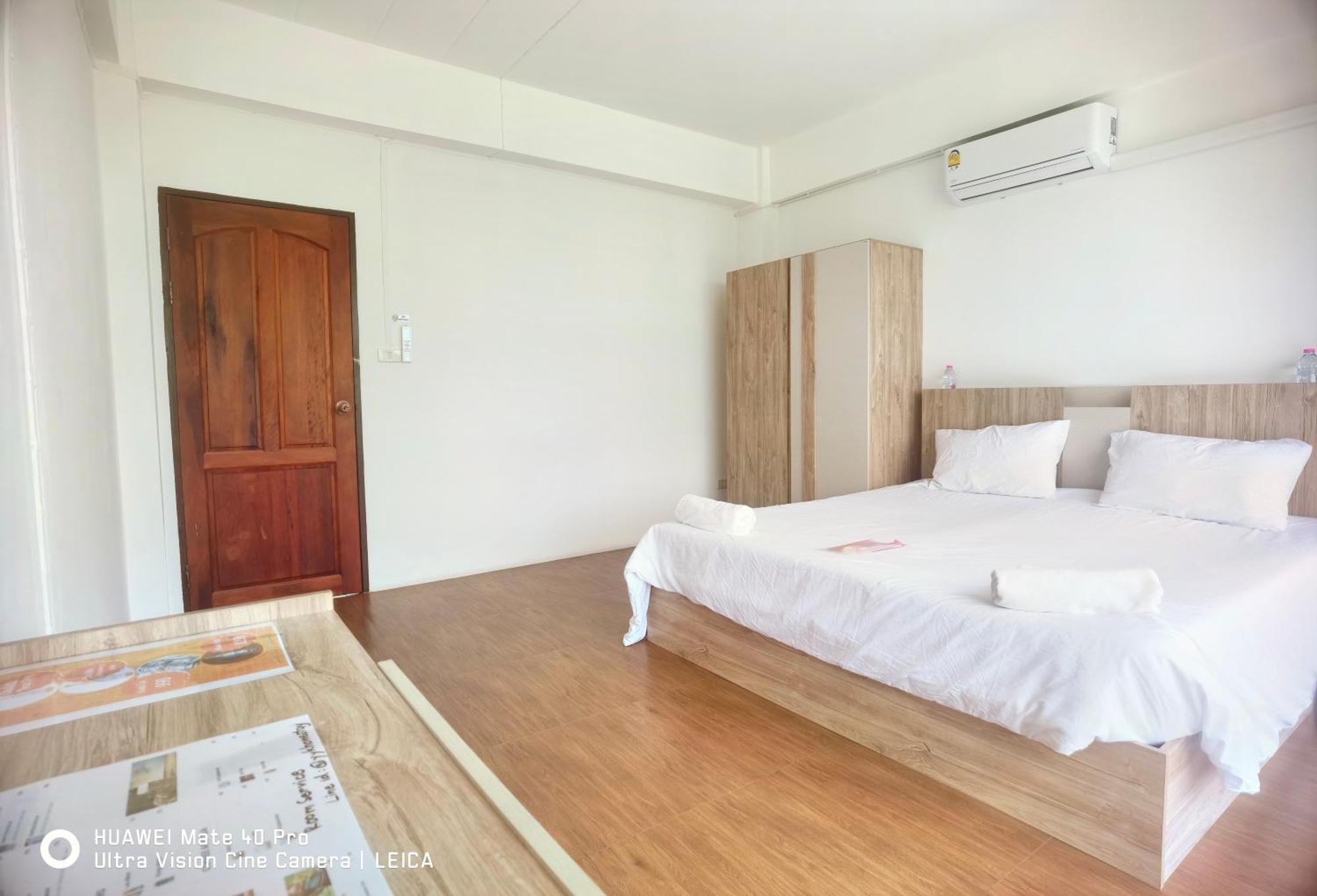115 Townhouse Hotel Ban Khlong Krang Bagian luar foto