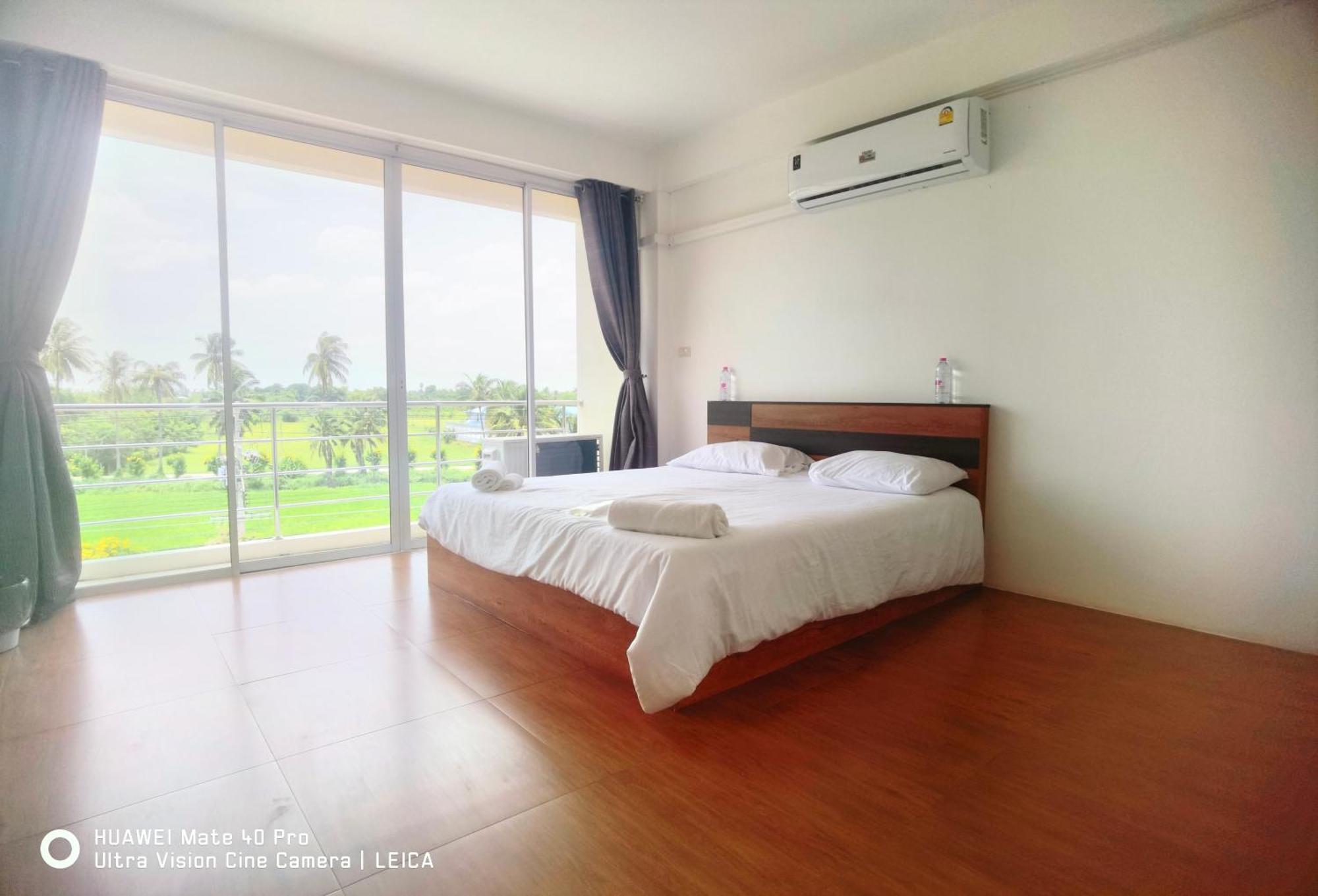 115 Townhouse Hotel Ban Khlong Krang Bagian luar foto