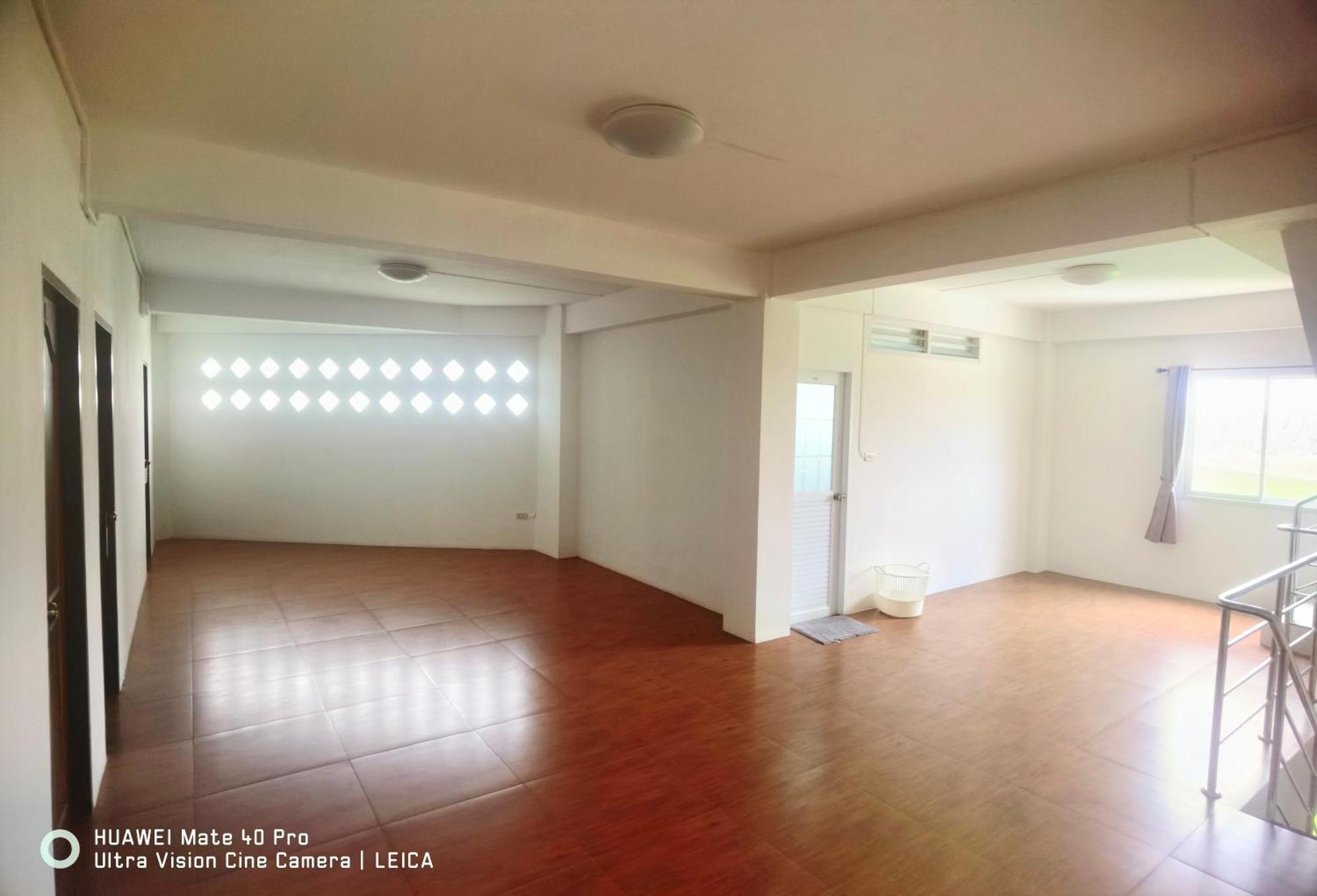 115 Townhouse Hotel Ban Khlong Krang Bagian luar foto