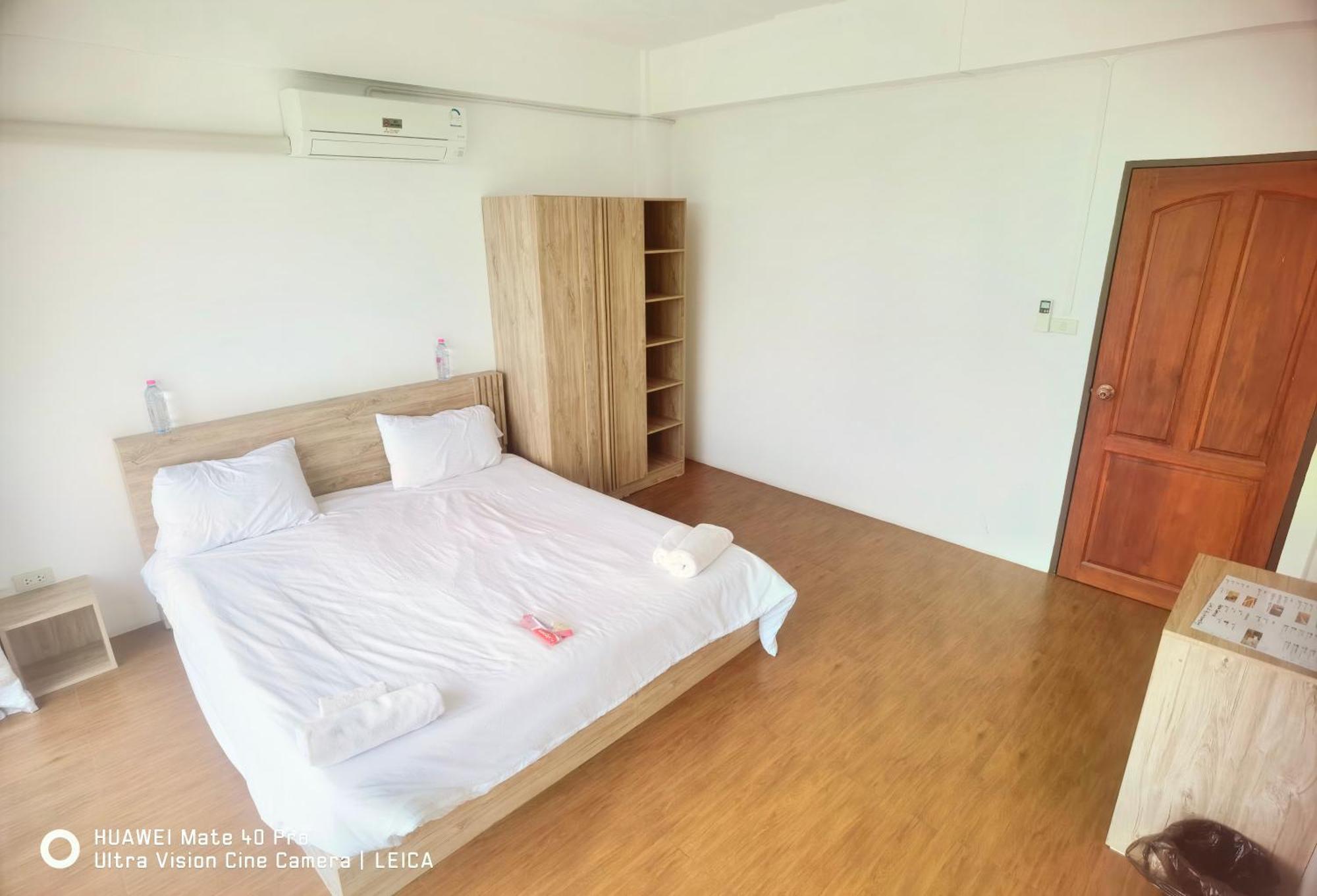 115 Townhouse Hotel Ban Khlong Krang Bagian luar foto