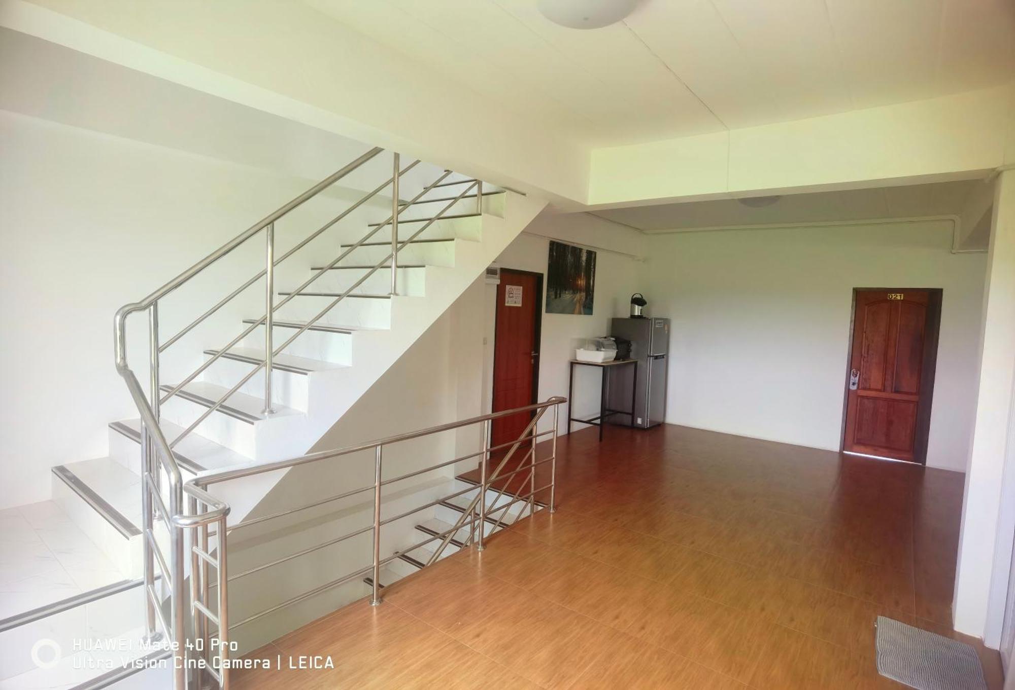 115 Townhouse Hotel Ban Khlong Krang Bagian luar foto