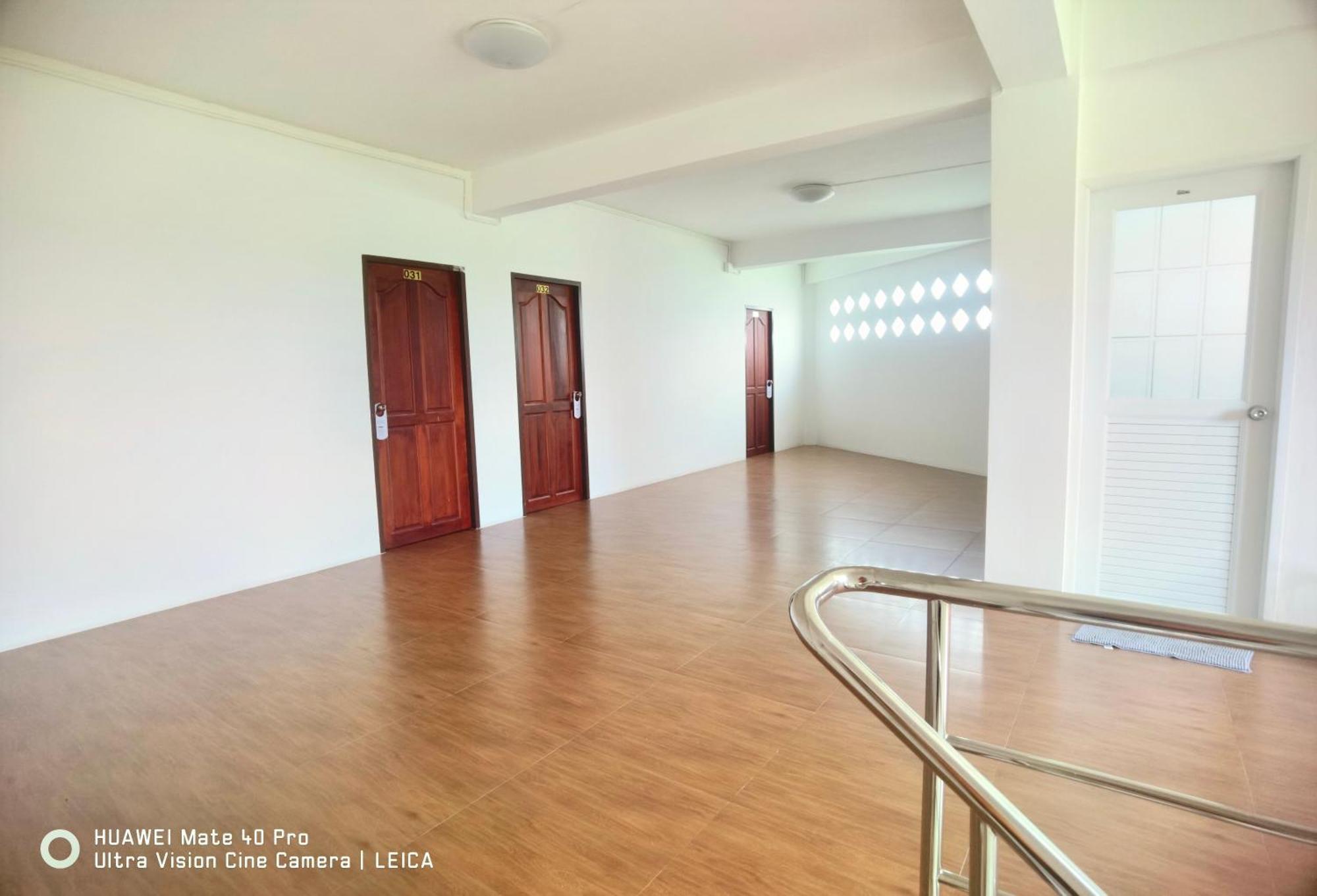 115 Townhouse Hotel Ban Khlong Krang Bagian luar foto
