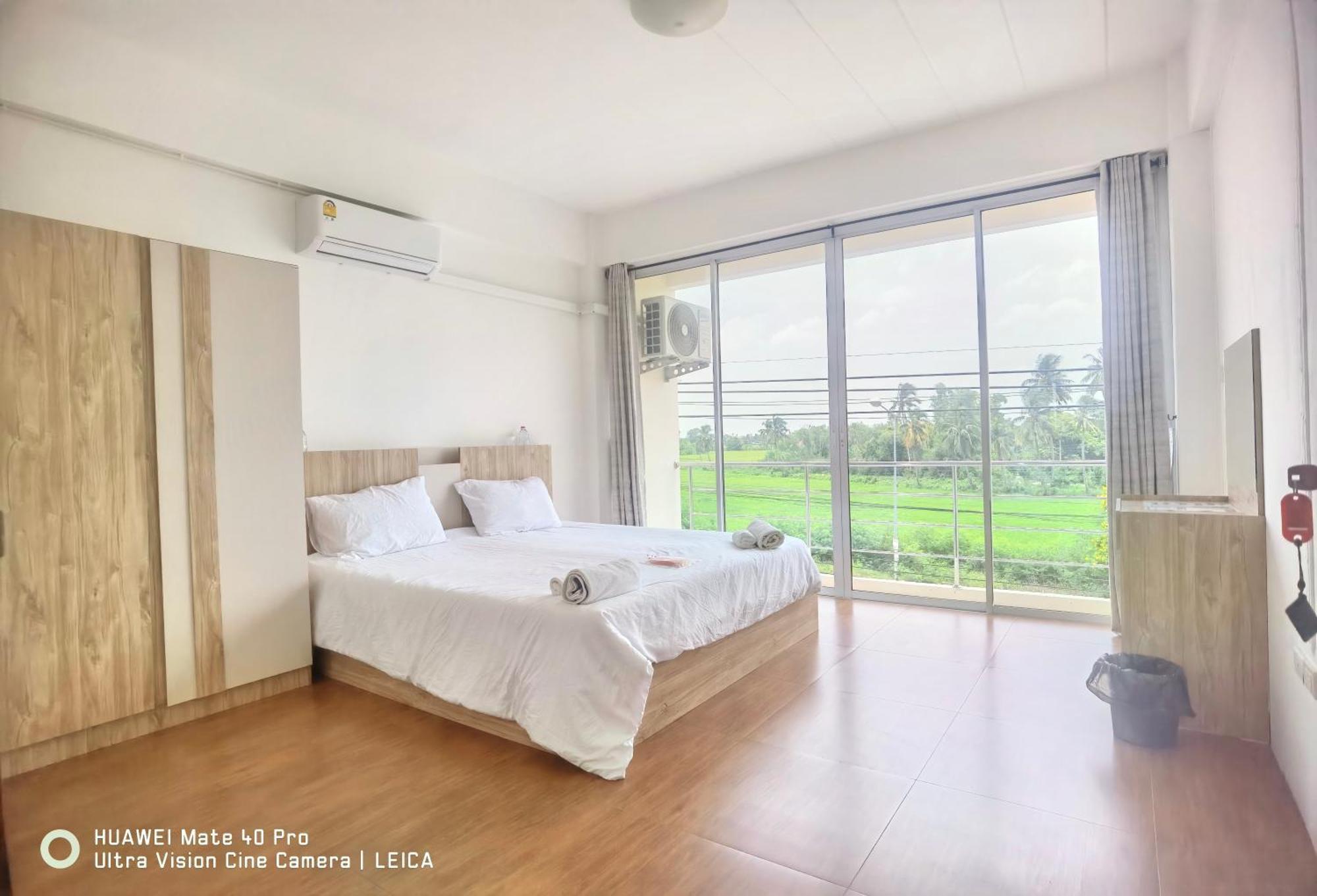 115 Townhouse Hotel Ban Khlong Krang Bagian luar foto