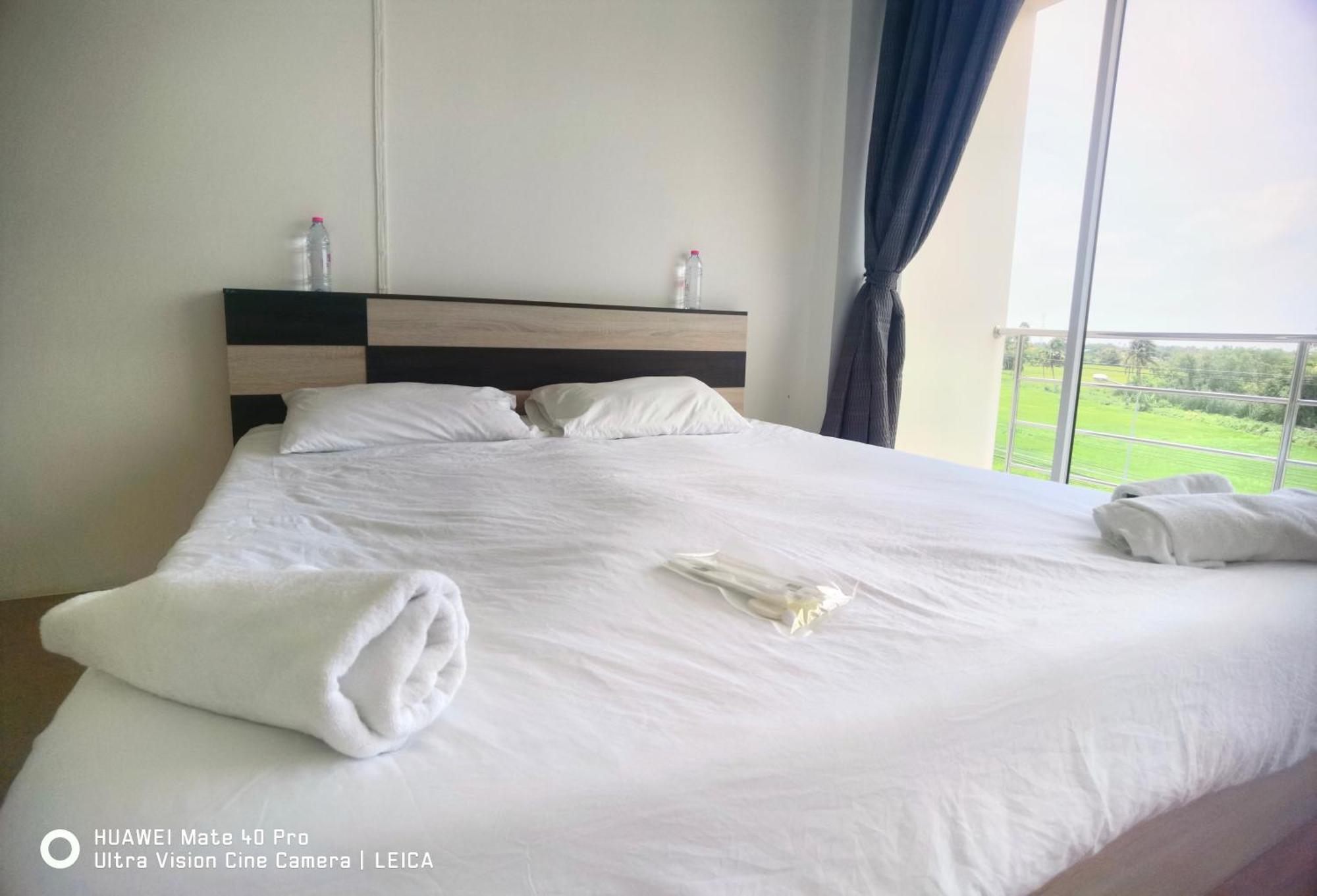 115 Townhouse Hotel Ban Khlong Krang Bagian luar foto