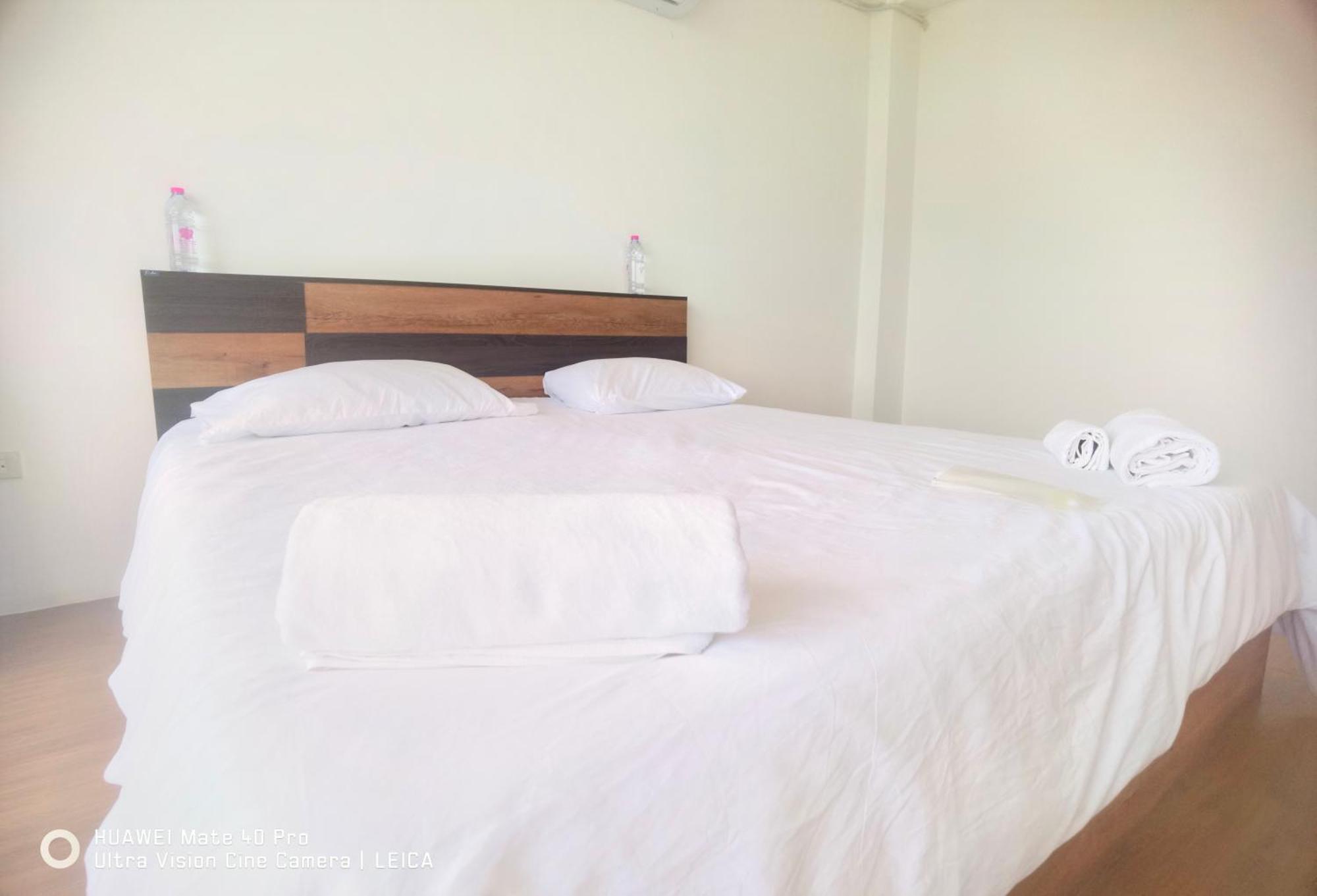 115 Townhouse Hotel Ban Khlong Krang Bagian luar foto
