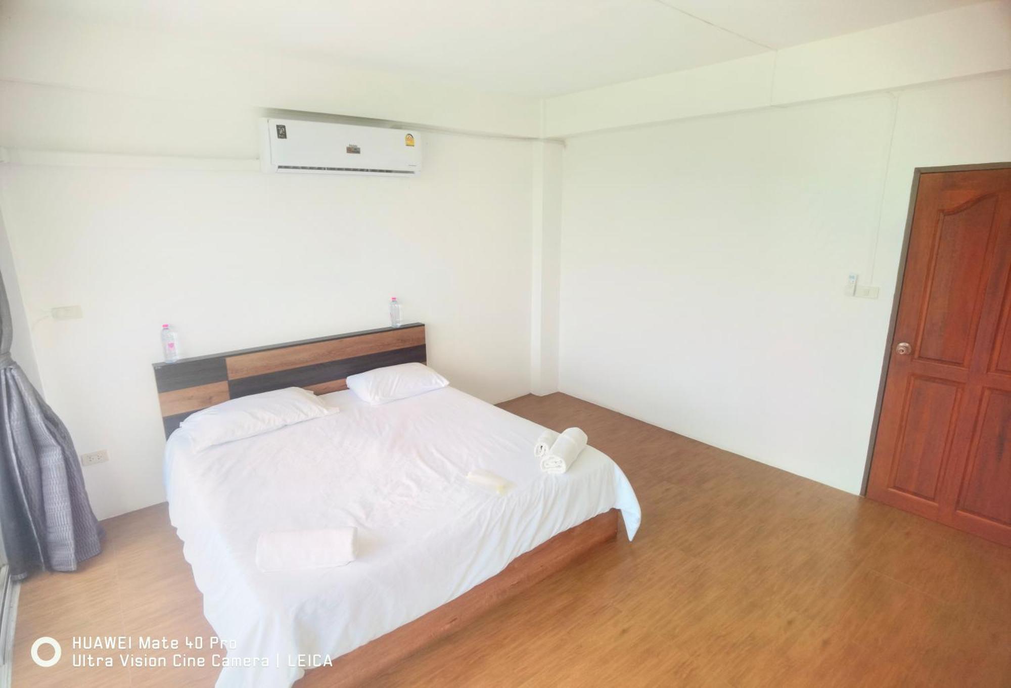 115 Townhouse Hotel Ban Khlong Krang Bagian luar foto