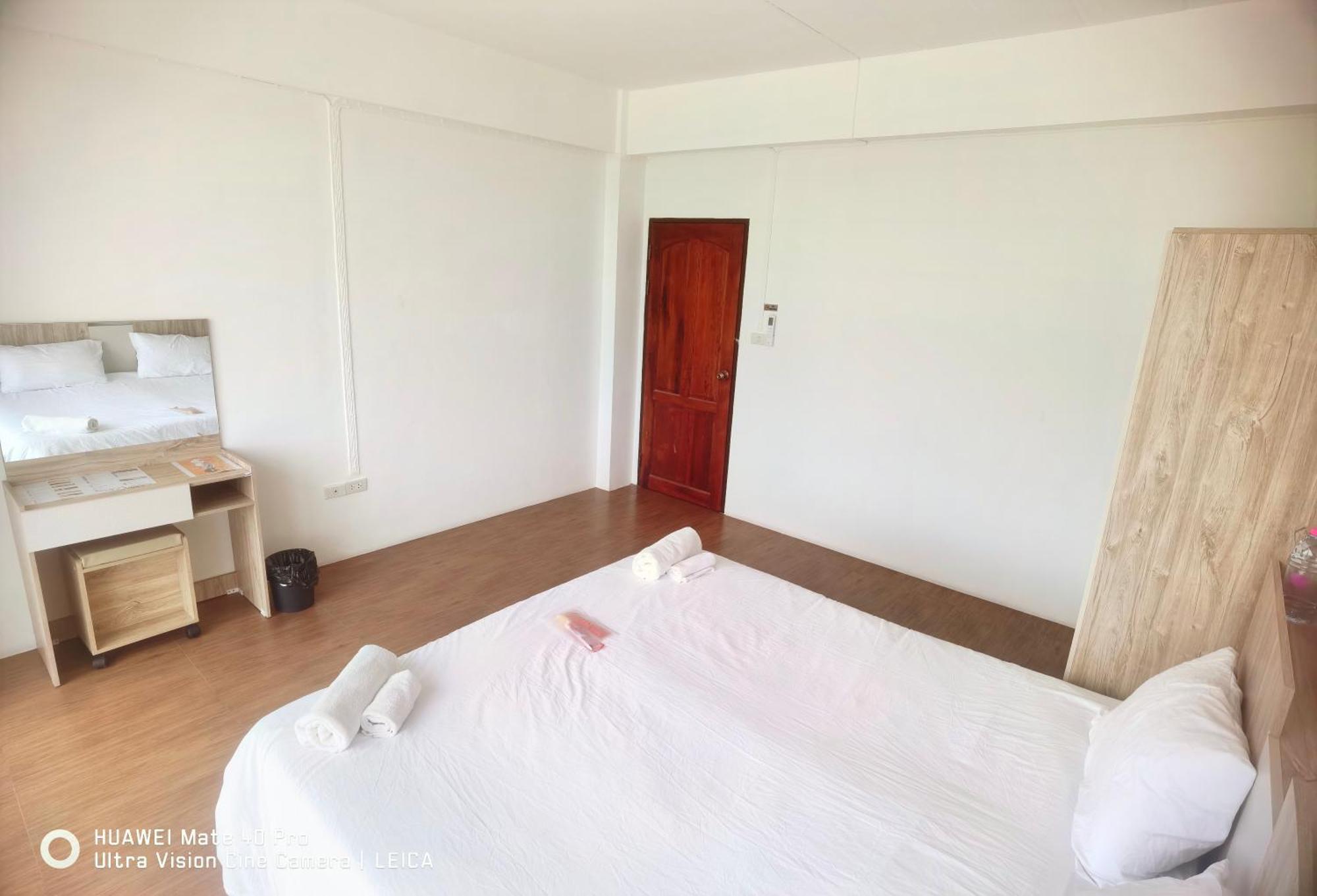 115 Townhouse Hotel Ban Khlong Krang Bagian luar foto