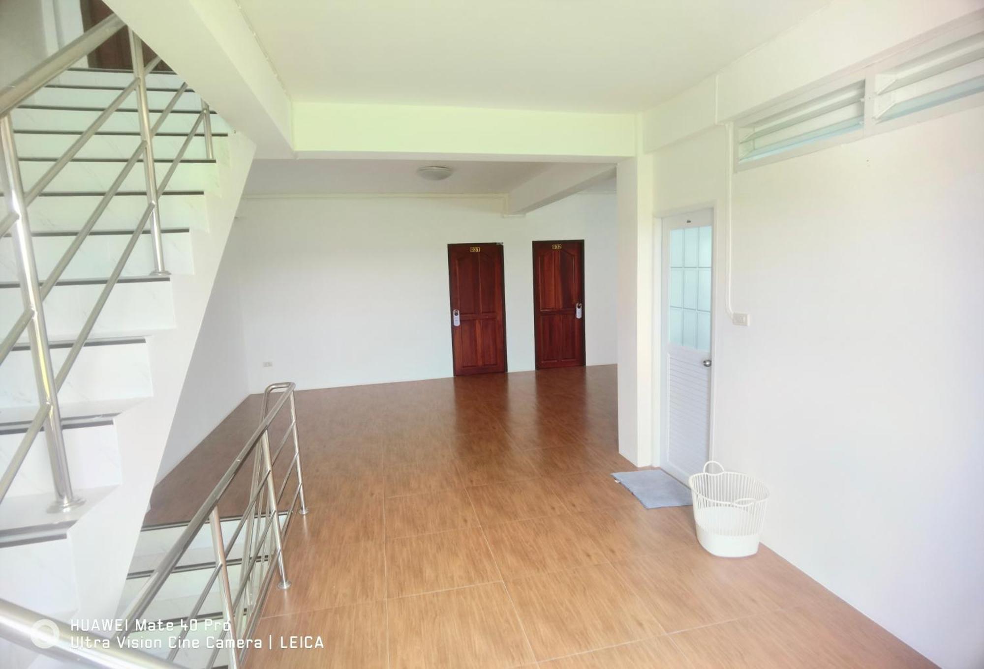 115 Townhouse Hotel Ban Khlong Krang Bagian luar foto