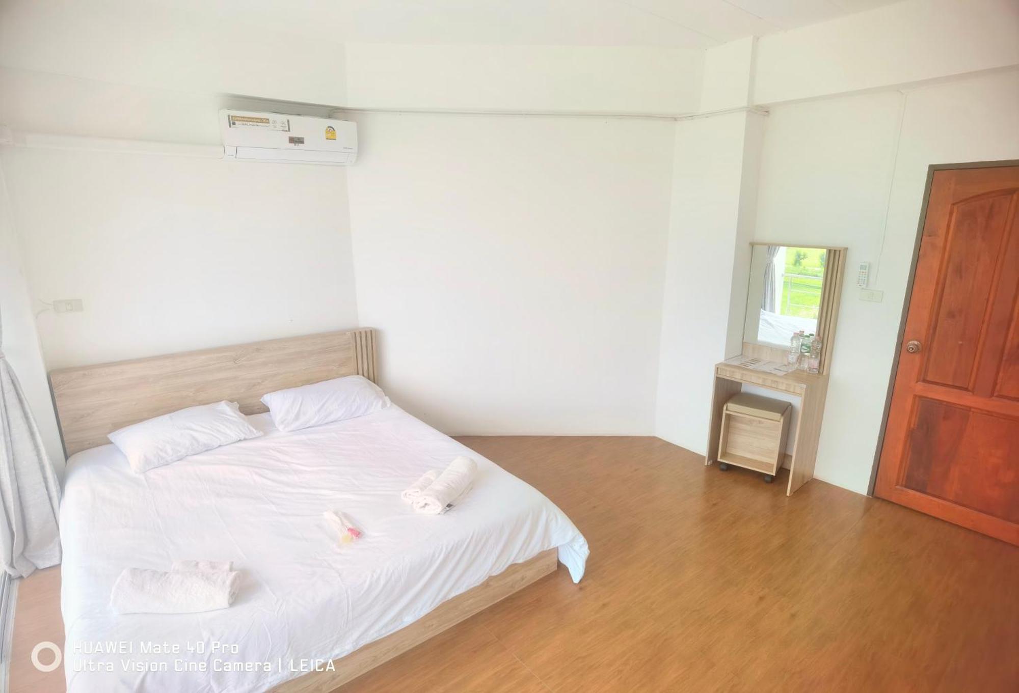 115 Townhouse Hotel Ban Khlong Krang Bagian luar foto