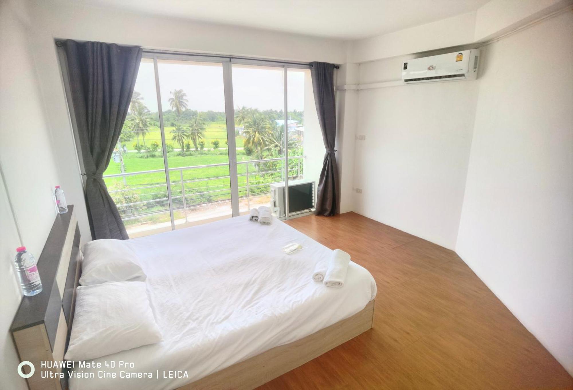 115 Townhouse Hotel Ban Khlong Krang Bagian luar foto