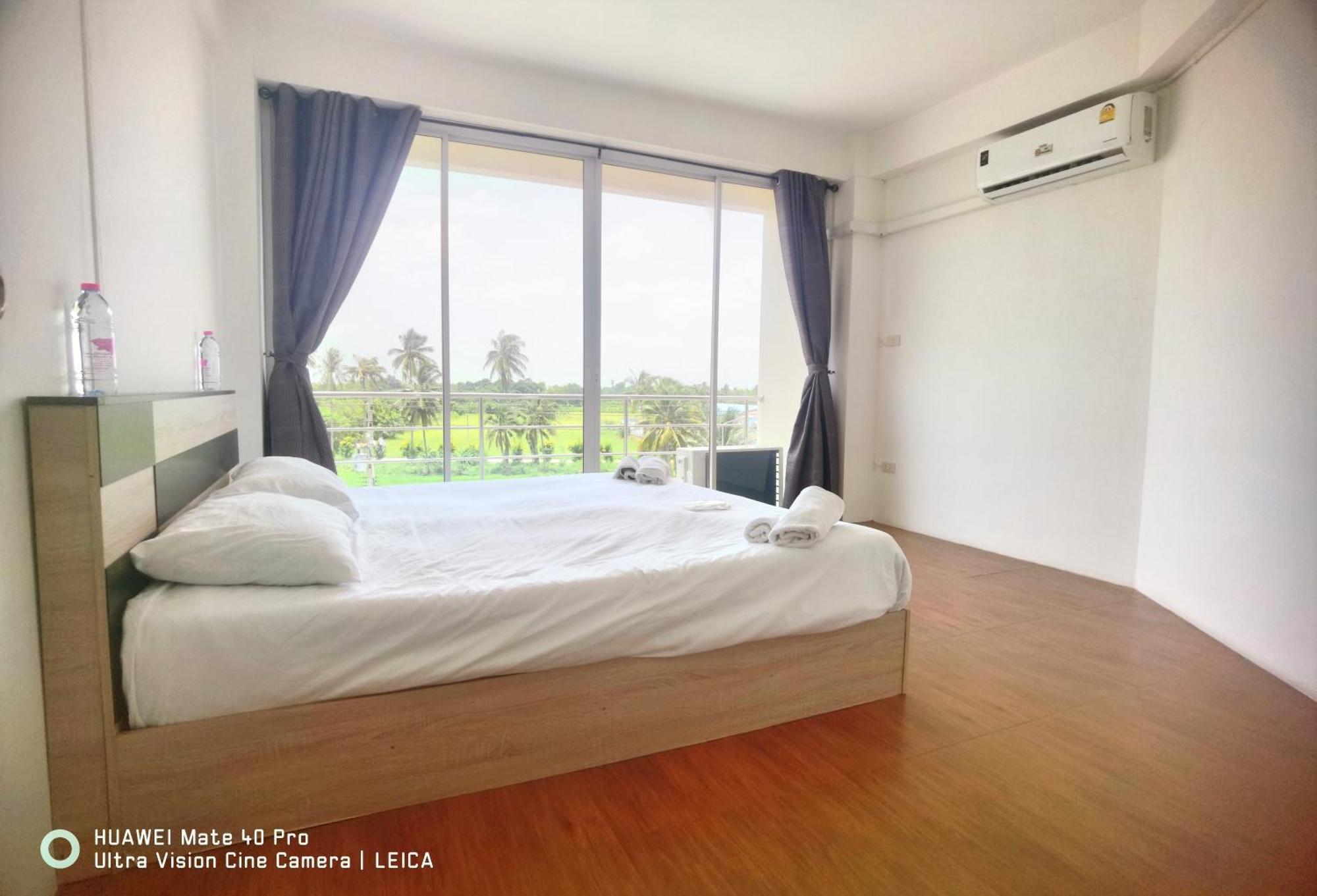 115 Townhouse Hotel Ban Khlong Krang Bagian luar foto