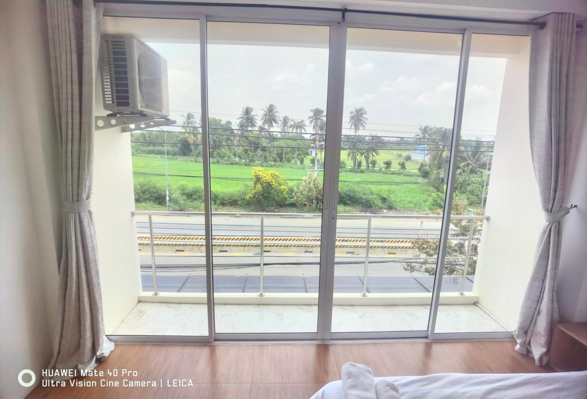 115 Townhouse Hotel Ban Khlong Krang Bagian luar foto